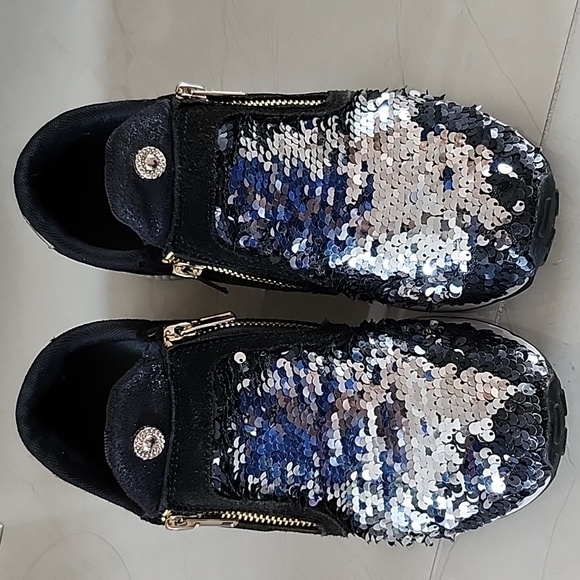 VERSACE JEANS( US6)sequin sneaker,can flip black or silver color. - Picture 6 of 10